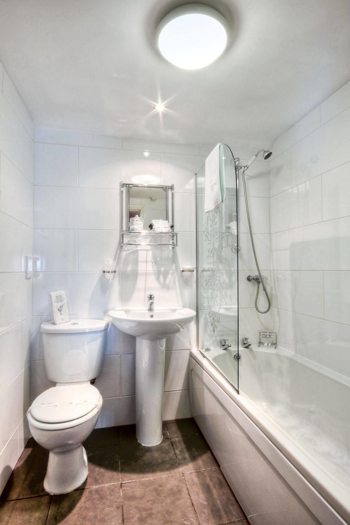 Tower House Executive Guest House Понтефракт Экстерьер фото
