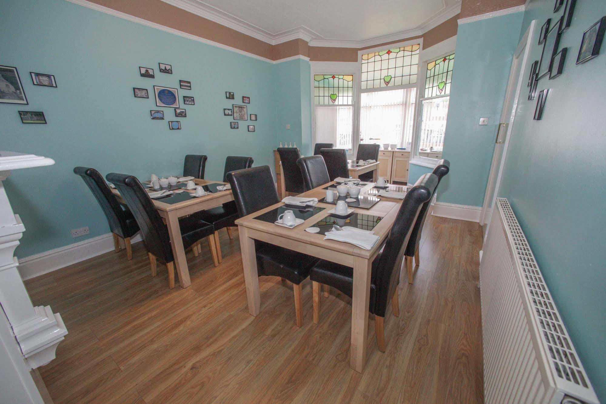 Tower House Executive Guest House Понтефракт Экстерьер фото